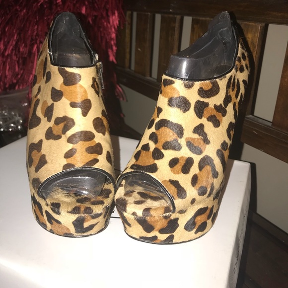 Steve Madden Leopard Wedges - Picture 2 of 3